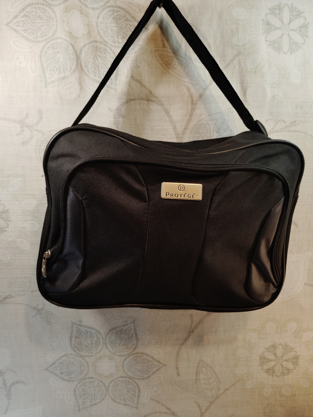 Protégé Black Travel Over Night/ Carry  On Bag With Strap